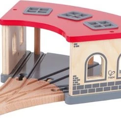 Hape Big Engine Shed E3704 -duurzamer-speelgoed Verkoop 550x349 10