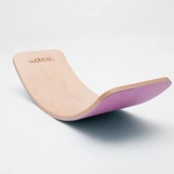 Wobbel Pro Wilde Rozen (roze) - Blank Gelakt Houten Balance Board Van 90 Cm Met Roze Ecovilt