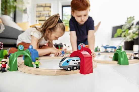 BRIO Smart Tech Engine - Locomotief Met 2 Actietunnels - 33834 7 BRIO Smart Tech Engine - Locomotief Met 2 Actietunnels - 33834 - Afbeelding 5