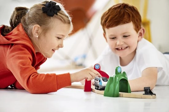 BRIO Smart Tech Engine - Locomotief Met 2 Actietunnels - 33834 18 BRIO Smart Tech Engine - Locomotief Met 2 Actietunnels - 33834 - Afbeelding 16