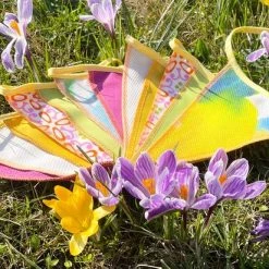 L.A.P. Atelier Vlaggenlijn Lentekriebels | 4 Meter | Stoffen Vlaggetjes | Duurzaam & Handgemaakt | Geel Groen Roze -duurzamer-speelgoed Verkoop 550x412 17