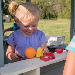 Backyard Discovery Spring Cottage - Houten Speelhuisje Met Speelkeukentje, Deurbel, Brievenbus, Krijtbord, Bloembak En Kunststof Groentes - Speelhuis Voor De Tuin / Buiten 33 Backyard Discovery Spring Cottage - Houten Speelhuisje Met Speelkeukentje, Deurbel, Brievenbus, Krijtbord, Bloembak En Kunststof Groentes - Speelhuis Voor De Tuin / Buiten -duurzamer-speelgoed Verkoop 550x550 106