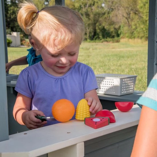 Backyard Discovery Spring Cottage - Houten Speelhuisje Met Speelkeukentje, Deurbel, Brievenbus, Krijtbord, Bloembak En Kunststof Groentes - Speelhuis Voor De Tuin / Buiten 15 Backyard Discovery Spring Cottage - Houten Speelhuisje Met Speelkeukentje, Deurbel, Brievenbus, Krijtbord, Bloembak En Kunststof Groentes - Speelhuis Voor De Tuin / Buiten - Afbeelding 13
