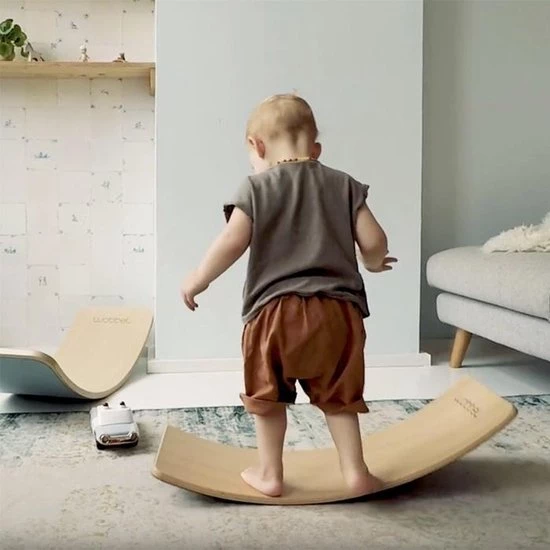 Wobbel Starter Zonder Vilt - Houten Balance Board Van 70 Centimeter - Geschikt Voor 0 Tot 3 Jaar 5 Wobbel Starter Zonder Vilt - Houten Balance Board Van 70 Centimeter - Geschikt Voor 0 Tot 3 Jaar - Afbeelding 3