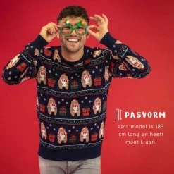 JAP Christmas JAP Foute Kersttrui - Beer Met Geschenk - Kerstcadeau Volwassenen - Dames En Heren - Kerst - M - Donker Blauw -duurzamer-speelgoed Verkoop 550x550 696