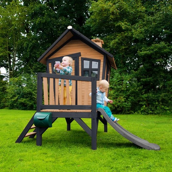 AXI Robin Speelhuis In Bruin/Antraciet - Met Veranda En Grijze Glijbaan - Speelhuisje Op Palen Met Veranda - FSC Hout - Speeltoestel Voor De Tuin 6 AXI Robin Speelhuis In Bruin/Antraciet - Met Veranda En Grijze Glijbaan - Speelhuisje Op Palen Met Veranda - FSC Hout - Speeltoestel Voor De Tuin - Afbeelding 4