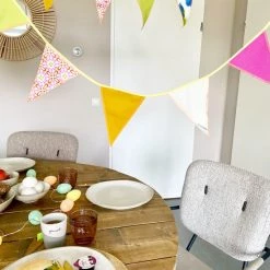 L.A.P. Atelier Vlaggenlijn Lentekriebels | 4 Meter | Stoffen Vlaggetjes | Duurzaam & Handgemaakt | Geel Groen Roze -duurzamer-speelgoed Verkoop 550x733 7