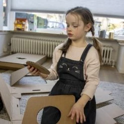 Kartonnen Speelauto - Sinterklaas Cadeau - Hobbykarton - KarTent -duurzamer-speelgoed Verkoop 550x812 3