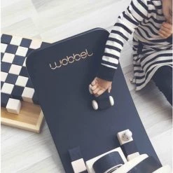 Wobbel Original Black Wash Limited Edition | Vilt Zwart -duurzamer-speelgoed Verkoop 550x820 1