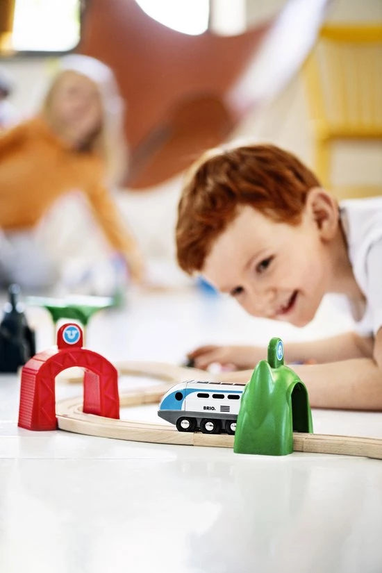 BRIO Smart Tech Engine - Locomotief Met 2 Actietunnels - 33834 14 BRIO Smart Tech Engine - Locomotief Met 2 Actietunnels - 33834 - Afbeelding 12