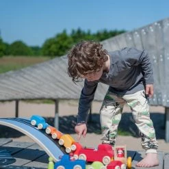 Wobbel Original Zwart - Blank Gelakt Houten Balance Board Van 90 Cm Met Zwart Wolvilt -duurzamer-speelgoed Verkoop 550x826 1